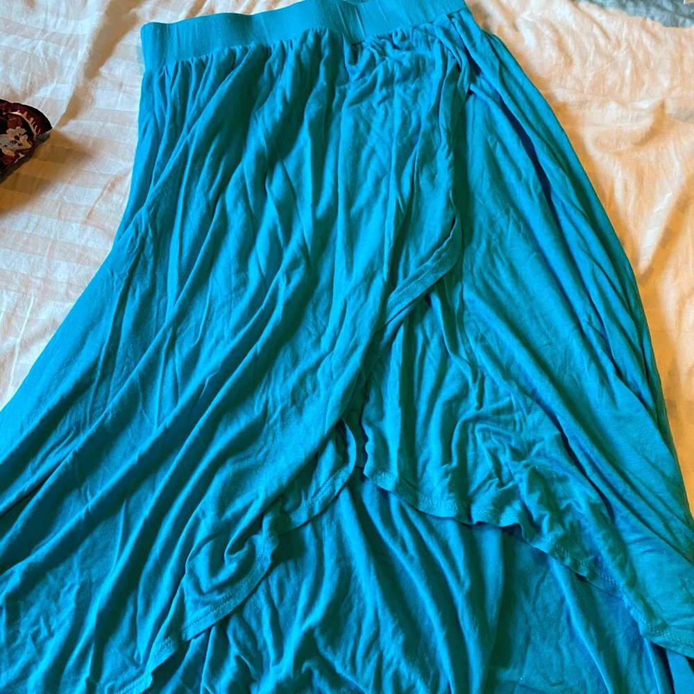 Long asymmetrical slit skirt